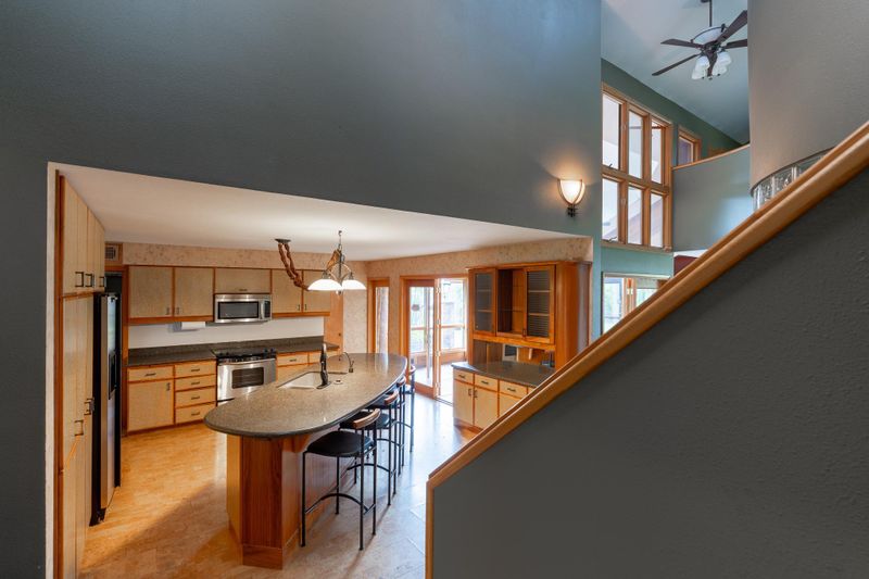 997 Roberts Rd SW, Hutchinson, MN 55350