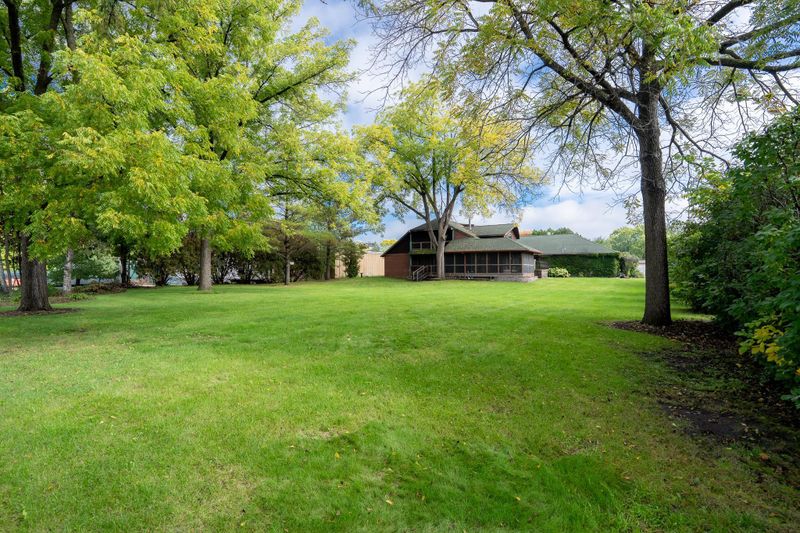 997 Roberts Rd SW, Hutchinson, MN 55350