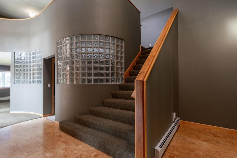 997 Roberts Rd SW, Hutchinson, MN 55350