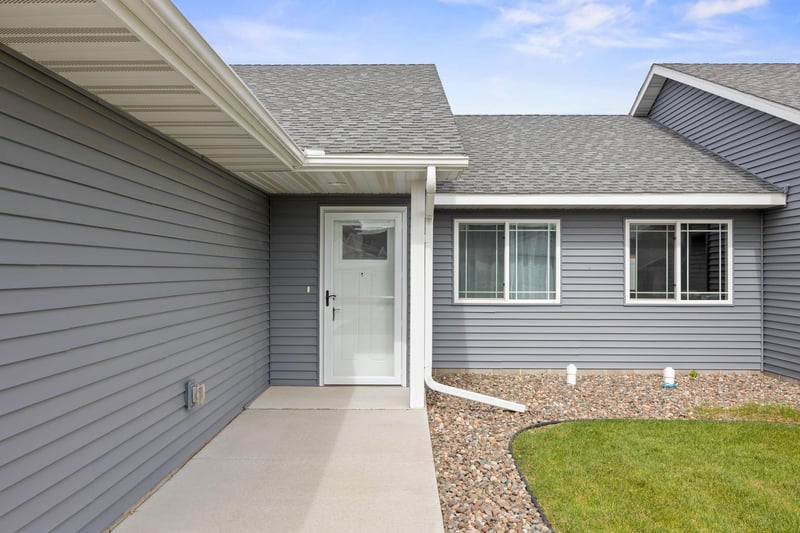 38820 Maple Ct, North Branch, MN 55056