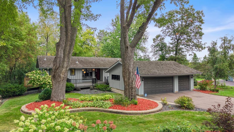 1233 Amble Rd, Arden Hills, MN 55112