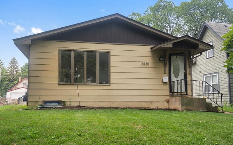 2820 31st Ave S, Minneapolis, MN 55406