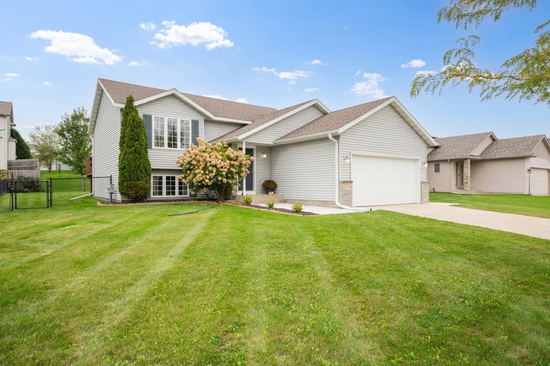 6159 Hillsboro Dr NW, Rochester, MN 55901