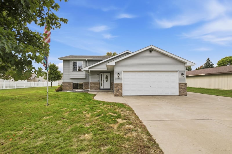 1104 E Able St, Saint Joseph, MN 56374