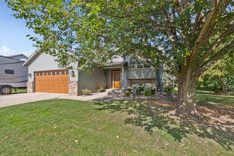 1728 Greenhaven Ln NE, Owatonna, MN 55060