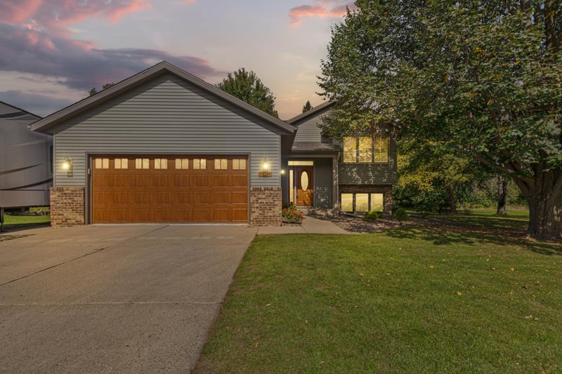 1728 Greenhaven Ln NE, Owatonna, MN 55060
