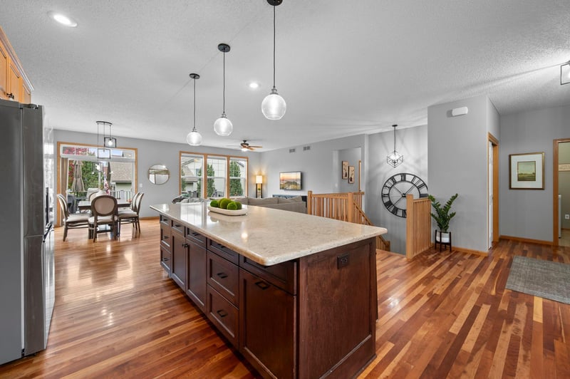 989 Danube Ave, Shakopee, MN 55379