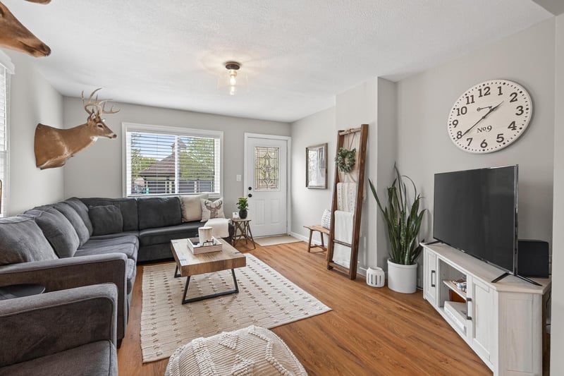 24 Main St E, Young America, MN 55397