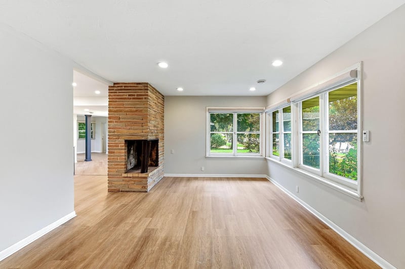 401 Turnpike Rd, Golden Valley, MN 55416