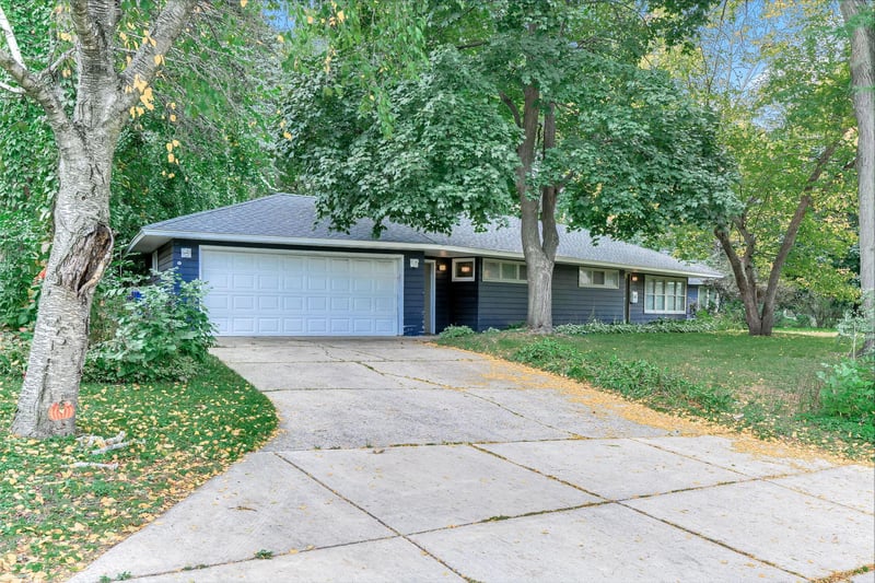 401 Turnpike Rd, Golden Valley, MN 55416