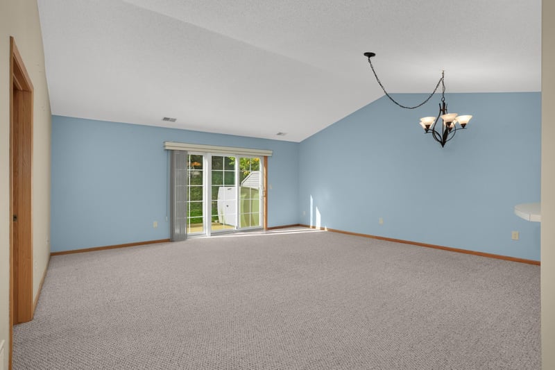 216 Emerson Ave E, West Saint Paul, MN 55118