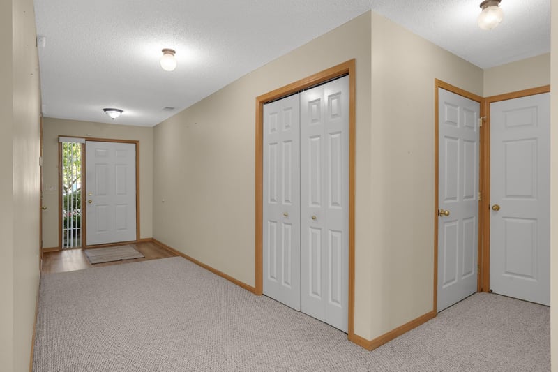 216 Emerson Ave E, West Saint Paul, MN 55118