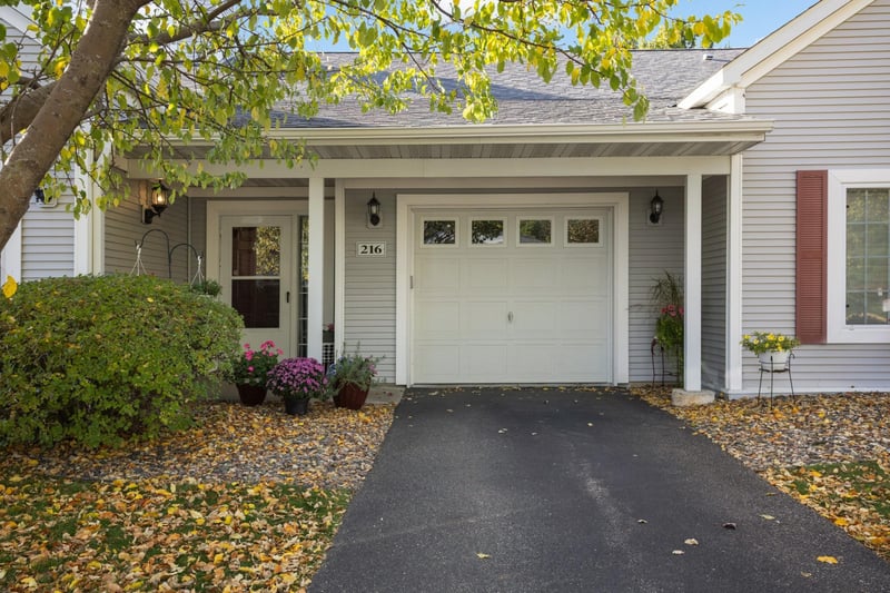 216 Emerson Ave E, West Saint Paul, MN 55118
