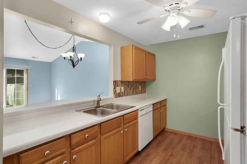 216 Emerson Ave E, West Saint Paul, MN 55118