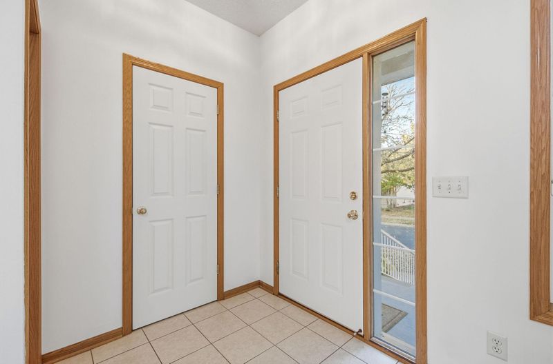 9769 Gable Dr, Eden Prairie, MN 55347