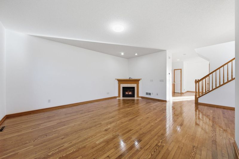 9769 Gable Dr, Eden Prairie, MN 55347