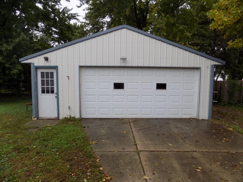 113 Center St, Jackson, MN 56143