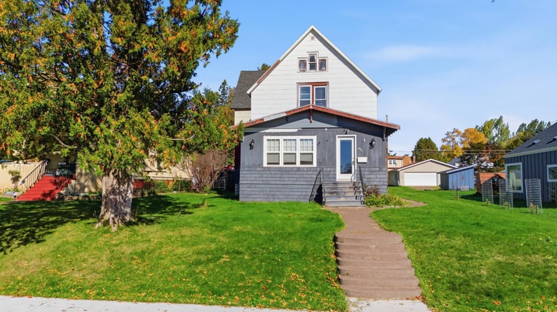 911 10th Ave, Two Harbors, MN 55616