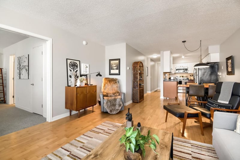 2727 W 43rd St #412, Minneapolis, MN 55410