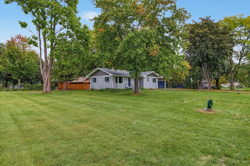 727 Tanglewood Dr, Shoreview, MN 55126