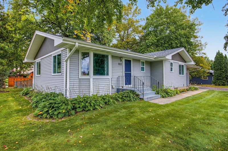 727 Tanglewood Dr, Shoreview, MN 55126