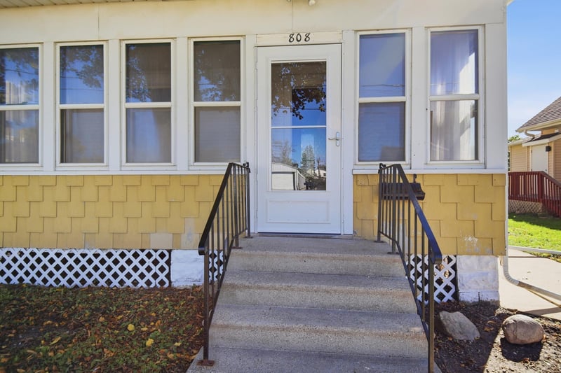808 6th Ave NE, Austin, MN 55912