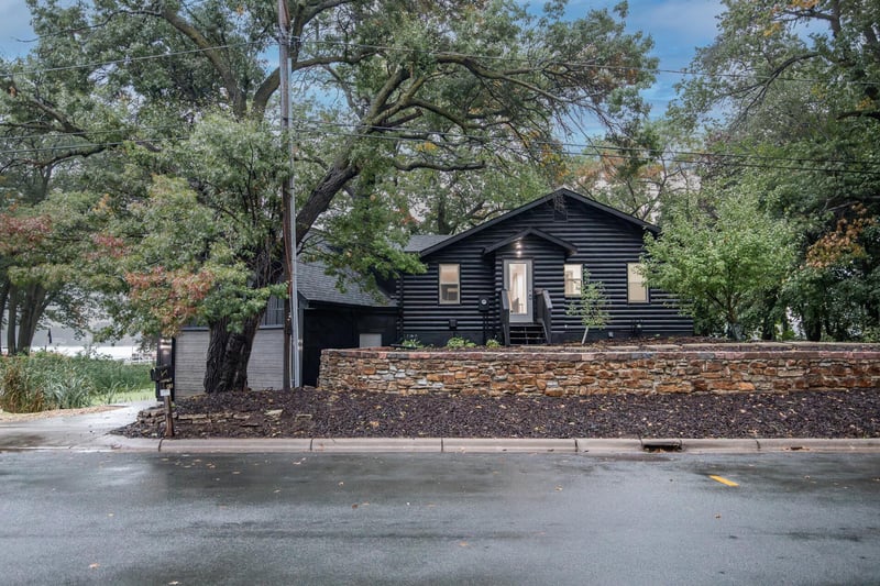 5261 Twin Lake Blvd E, Brooklyn Center, MN 55429
