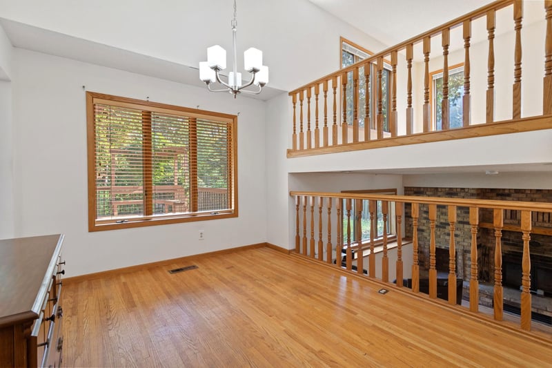 2764 Southlawn Dr, Maplewood, MN 55109