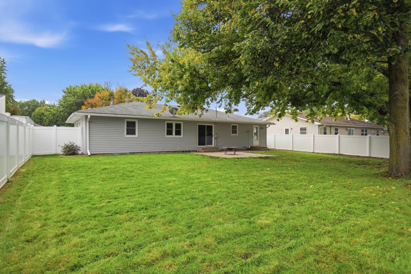 722 14th St NE, Owatonna, MN 55060