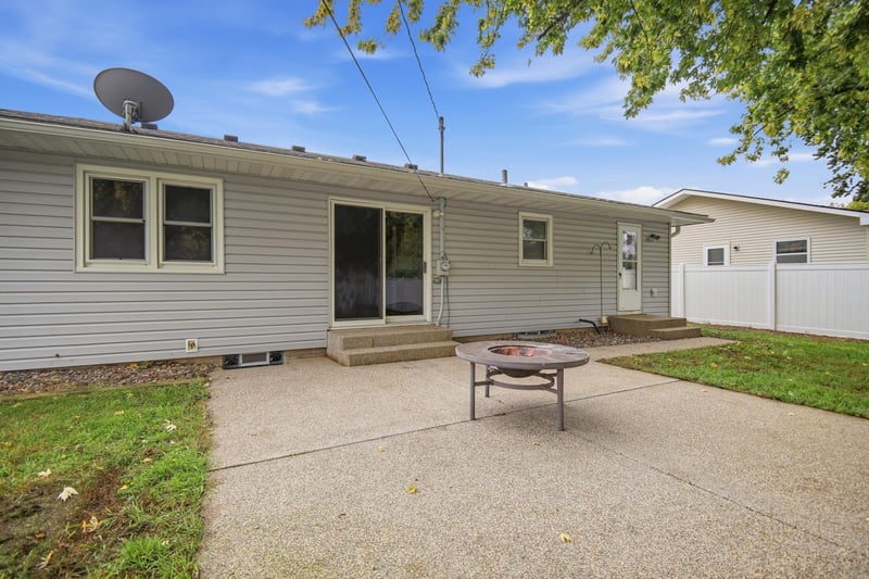 722 14th St NE, Owatonna, MN 55060