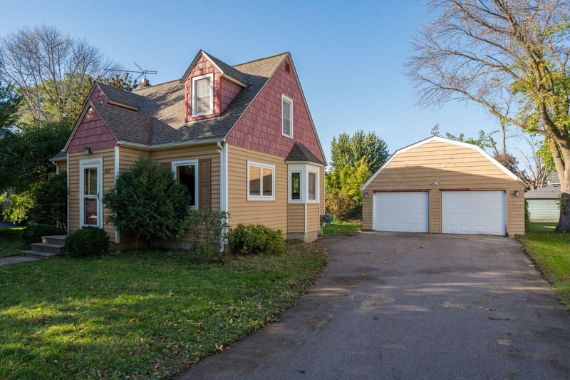 422 4th St, Nicollet, MN 56074