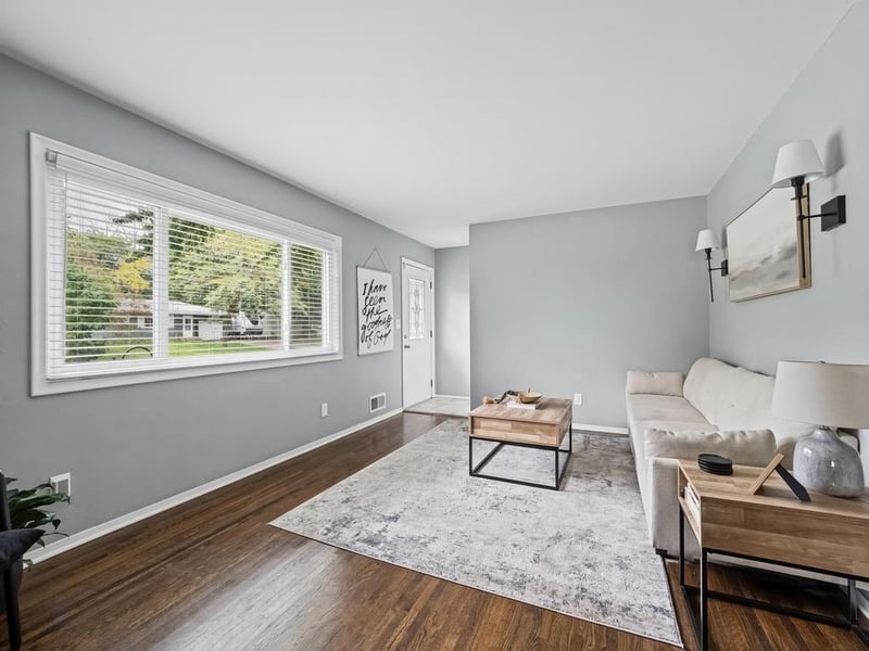4247 Sandstone Dr, Eagan, MN 55122
