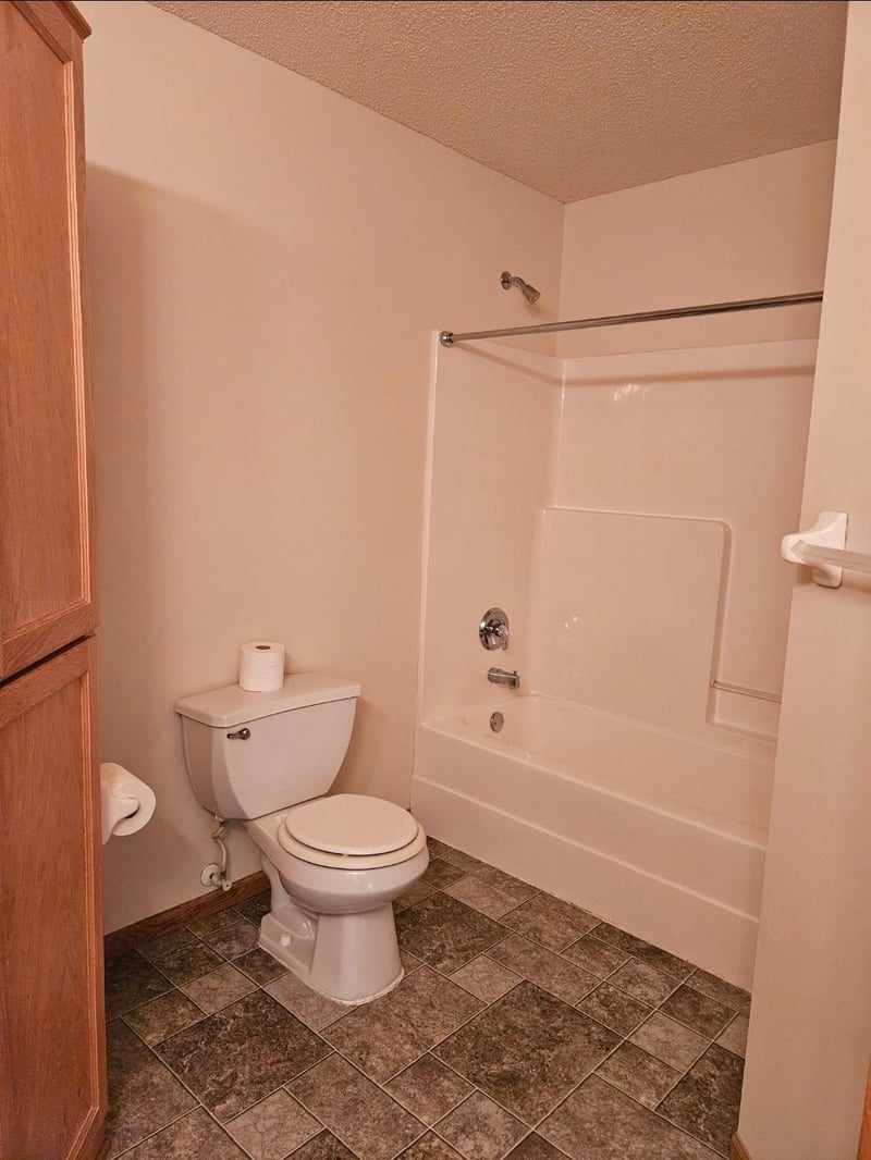 8330 Parkview Ave NE, Elk River, MN 55330