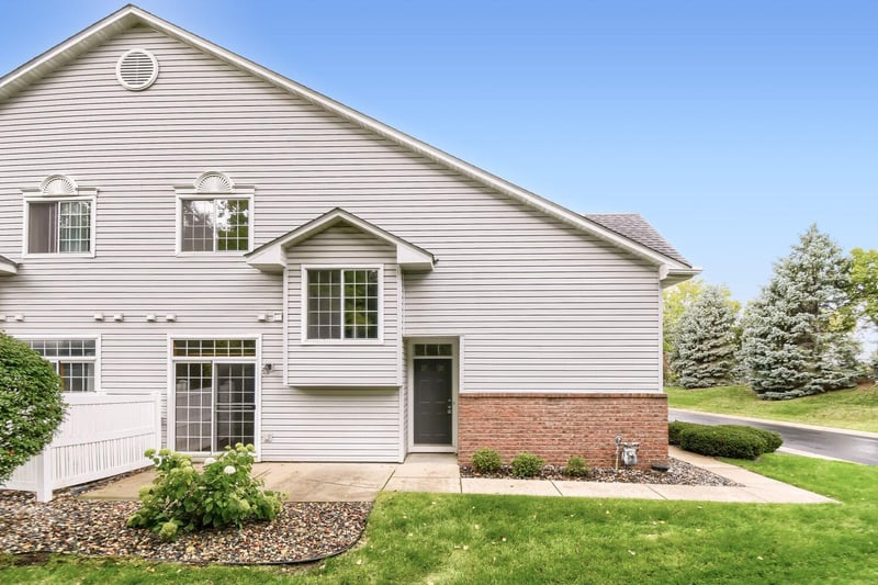 3710 Vermilion Ct S, Eagan, MN 55122