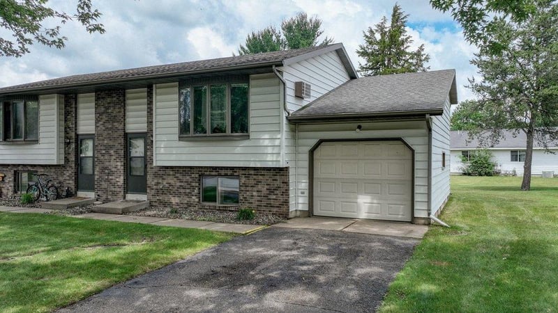 816-818 Dorbe St, Eau Claire, WI 54701