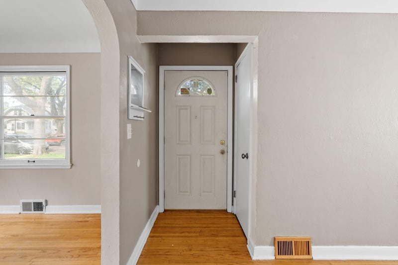 906 Sherwood Ave, Saint Paul, MN 55106
