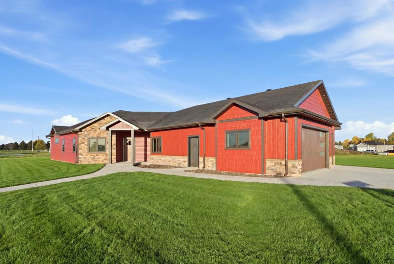 4761 Hampton Loop S, Moorhead, MN 56560