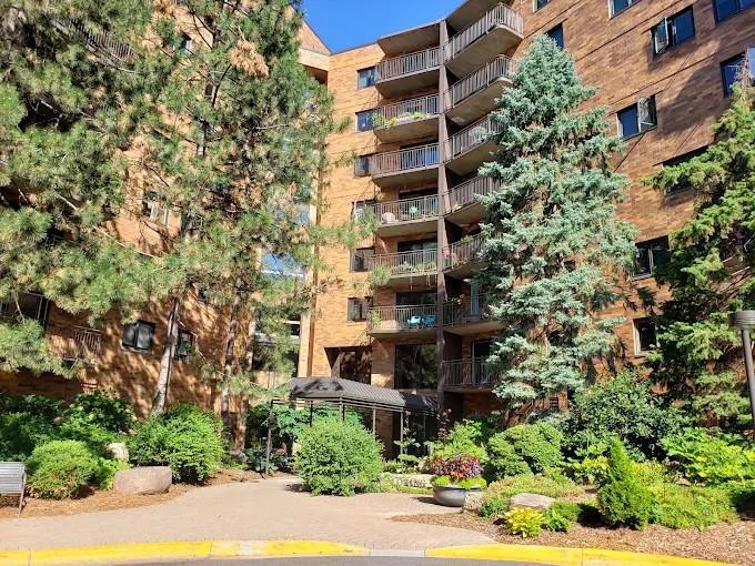 210 W Grant St #615, Minneapolis, MN 55403