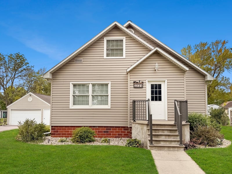 1221 Mechanic St, Edgerton, MN 56128