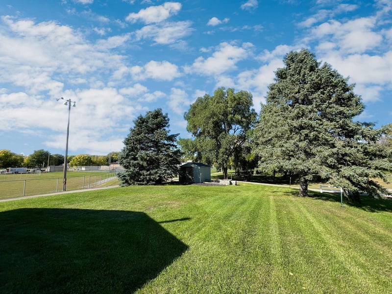 404 E Cottonwood St, Springfield, MN 56087