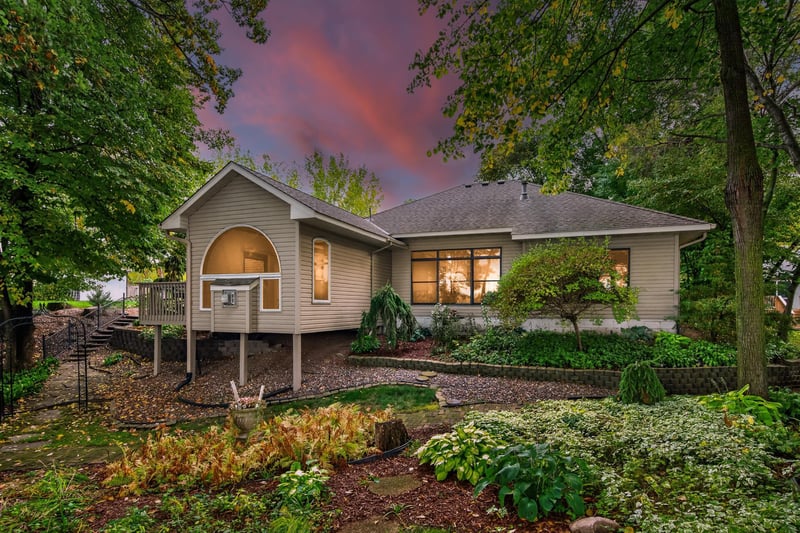 11140 Lake Pointe Dr, Chisago City, MN 55013