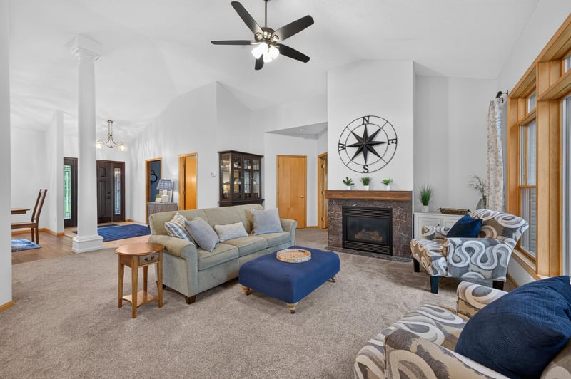 11140 Lake Pointe Dr, Chisago City, MN 55013