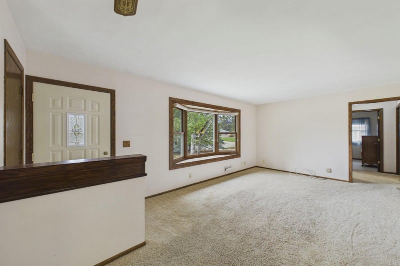 8831 Greenway Ave S, Cottage Grove, MN 55016