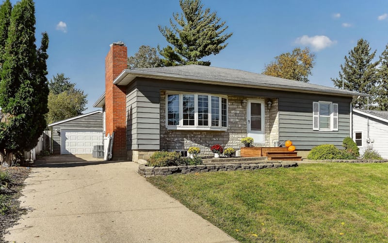 215 Highland Ct SW, Rochester, MN 55902