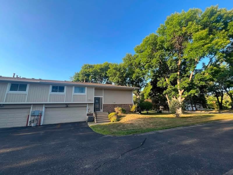6623 Ives Ln N, Maple Grove, MN 55369