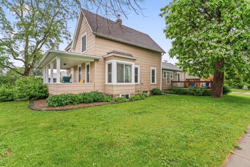 321 1st Ave SE, Pine Island, MN 55963
