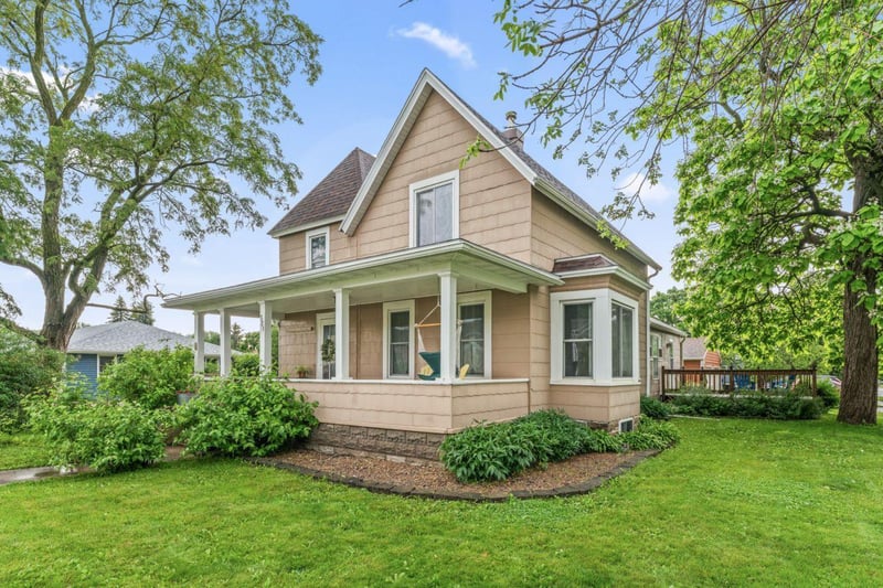 321 1st Ave SE, Pine Island, MN 55963