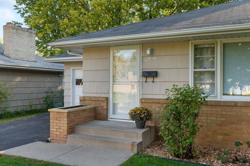 6737 Columbus Ave, Richfield, MN 55423