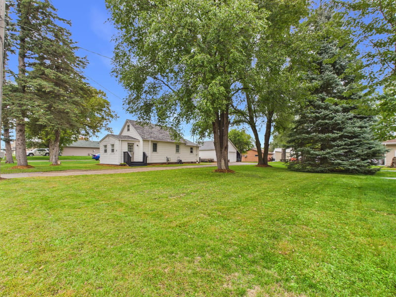 130 4th Ave S, Foley, MN 56329