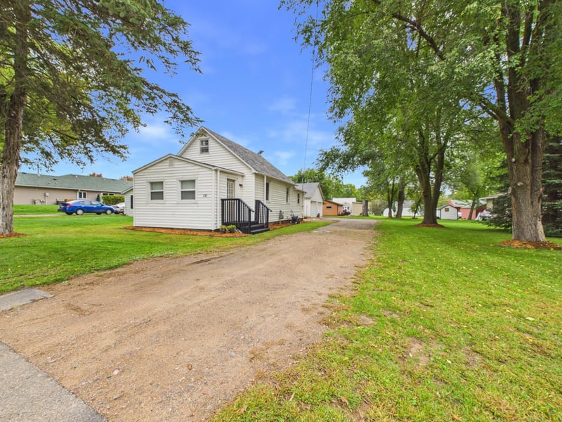 130 4th Ave S, Foley, MN 56329